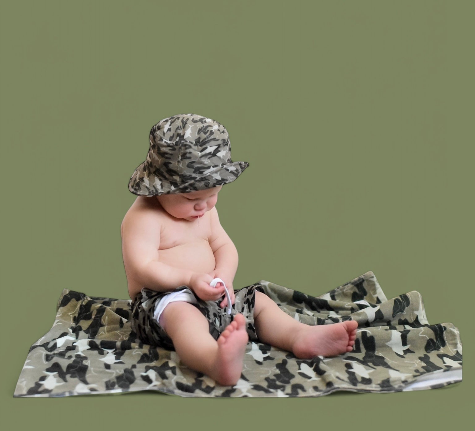CAMO SHARK DREAM BUCKET HAT