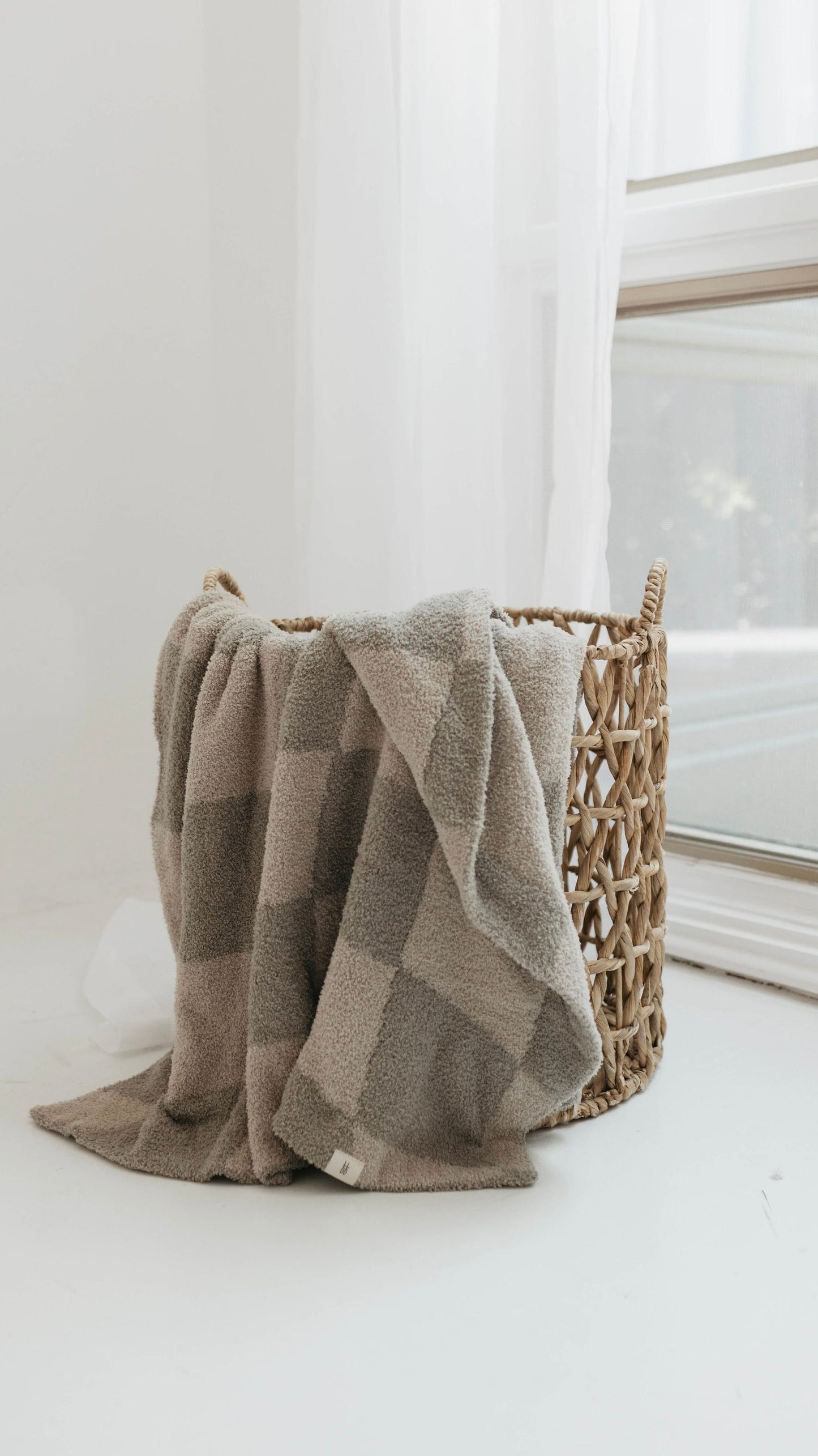 Plush Blanket | Wavy Checkerboard