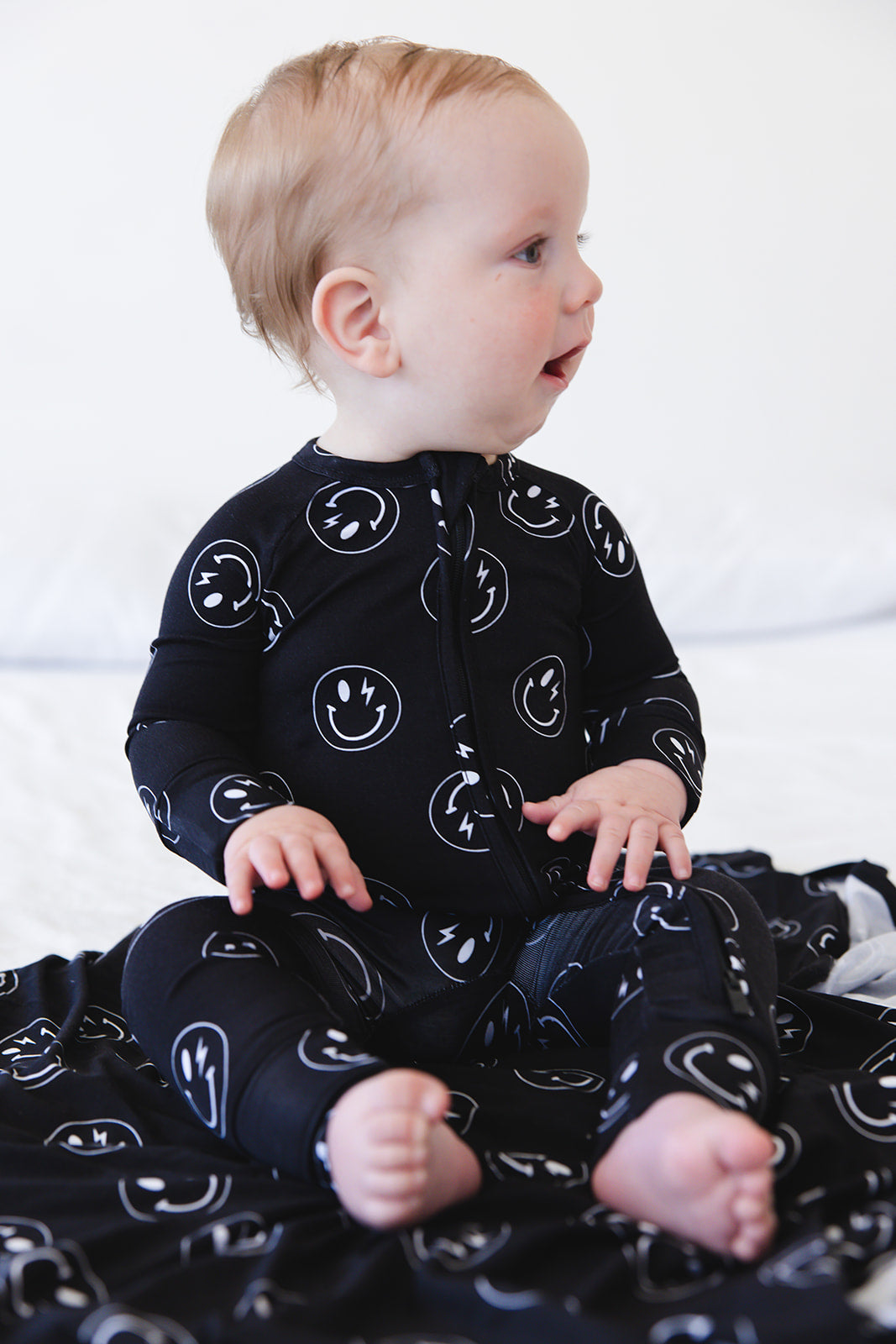 Travolta (black) - Zippy Zipper Romper