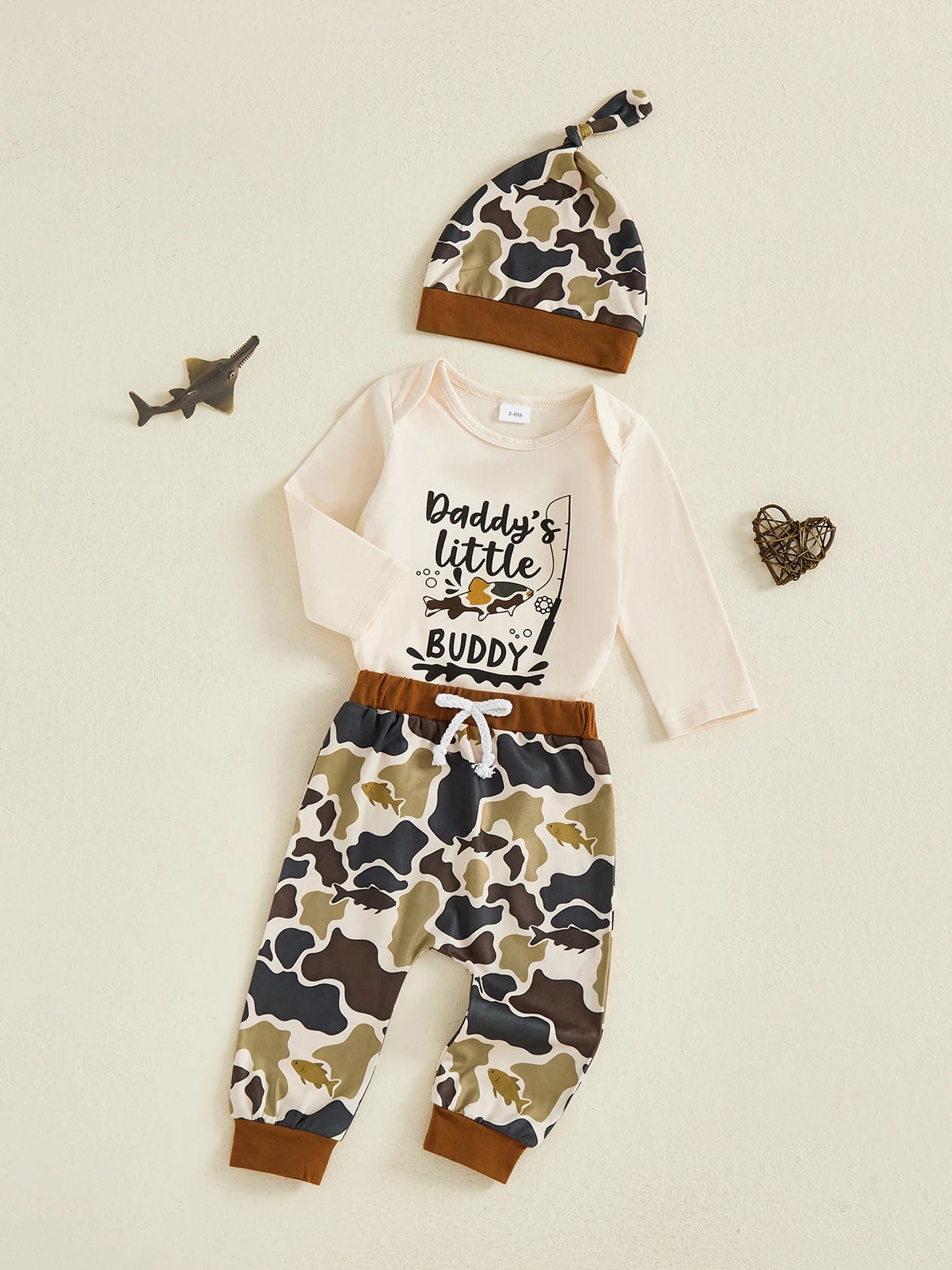 Baby Boy 3Pcs Fall Clothes Letter Fish Daddy's Little Buddy Print Long Sleeve Romper Camouflage Pants and Hat 3Pcs Outfit