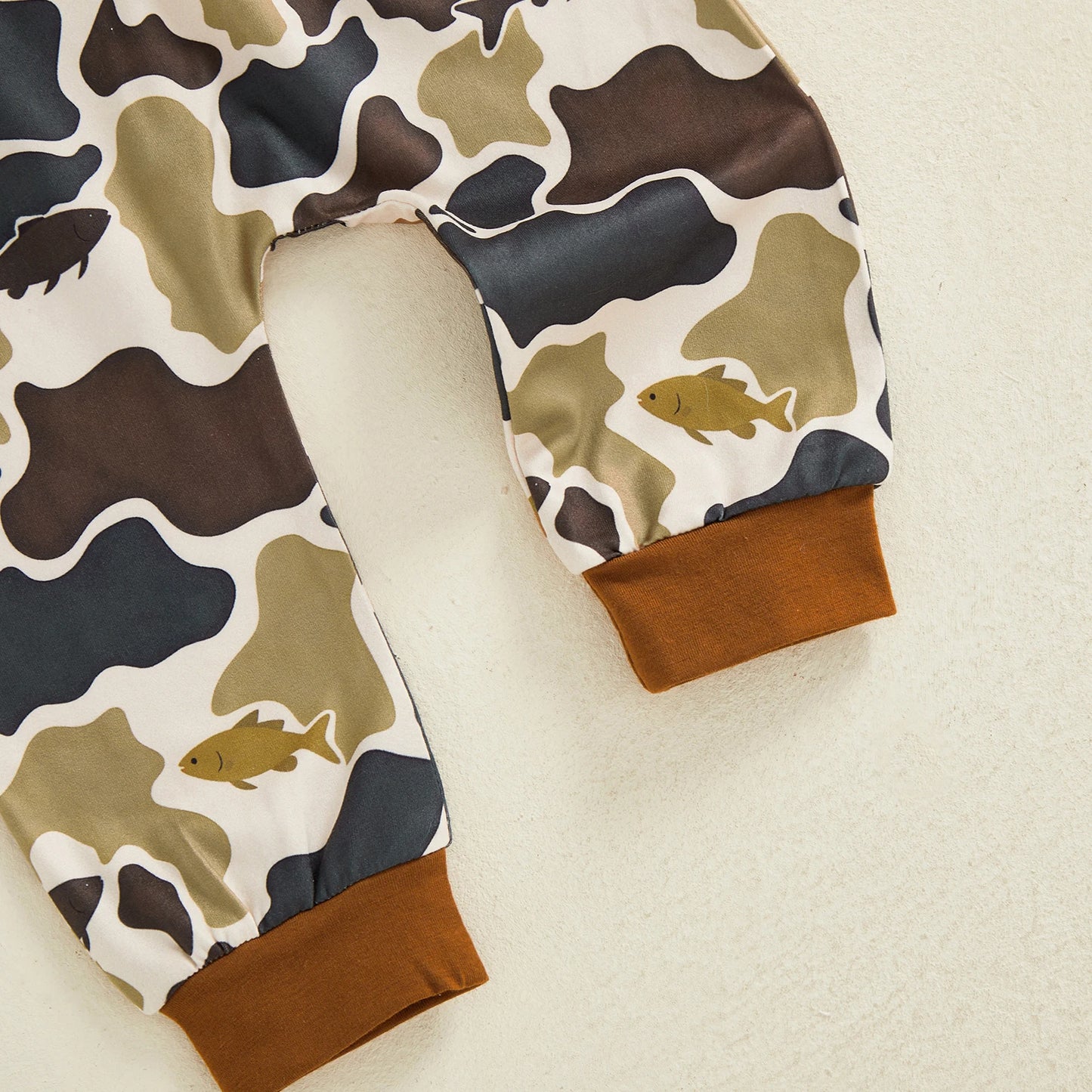 Baby Boy 3Pcs Fall Clothes Letter Fish Daddy's Little Buddy Print Long Sleeve Romper Camouflage Pants and Hat 3Pcs Outfit