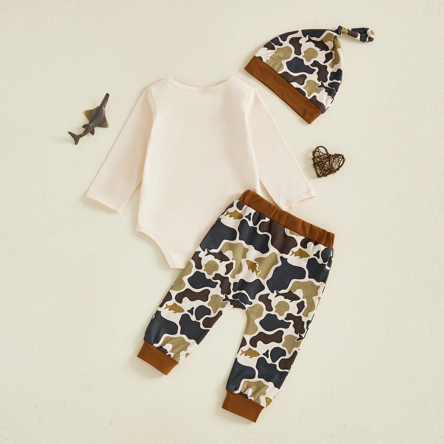 Baby Boy 3Pcs Fall Clothes Letter Fish Daddy's Little Buddy Print Long Sleeve Romper Camouflage Pants and Hat 3Pcs Outfit
