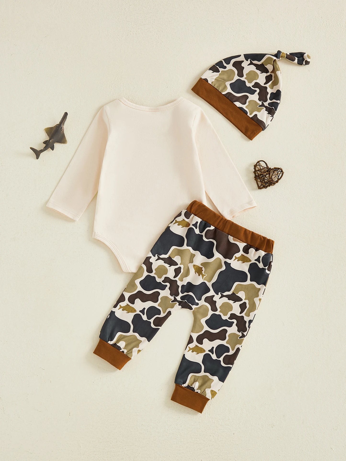 Baby Boy 3Pcs Fall Clothes Letter Fish Daddy's Little Buddy Print Long Sleeve Romper Camouflage Pants and Hat 3Pcs Outfit