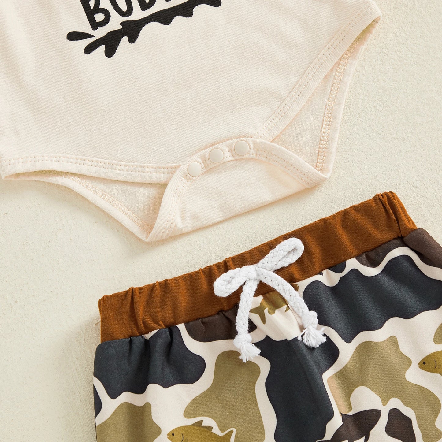Baby Boy 3Pcs Fall Clothes Letter Fish Daddy's Little Buddy Print Long Sleeve Romper Camouflage Pants and Hat 3Pcs Outfit