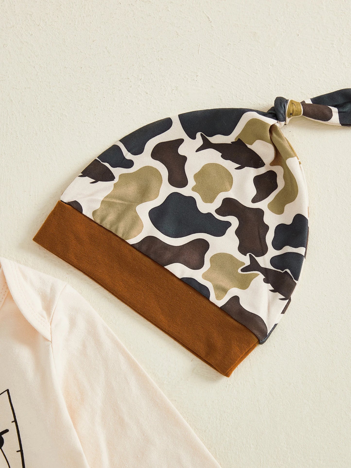 Baby Boy 3Pcs Fall Clothes Letter Fish Daddy's Little Buddy Print Long Sleeve Romper Camouflage Pants and Hat 3Pcs Outfit