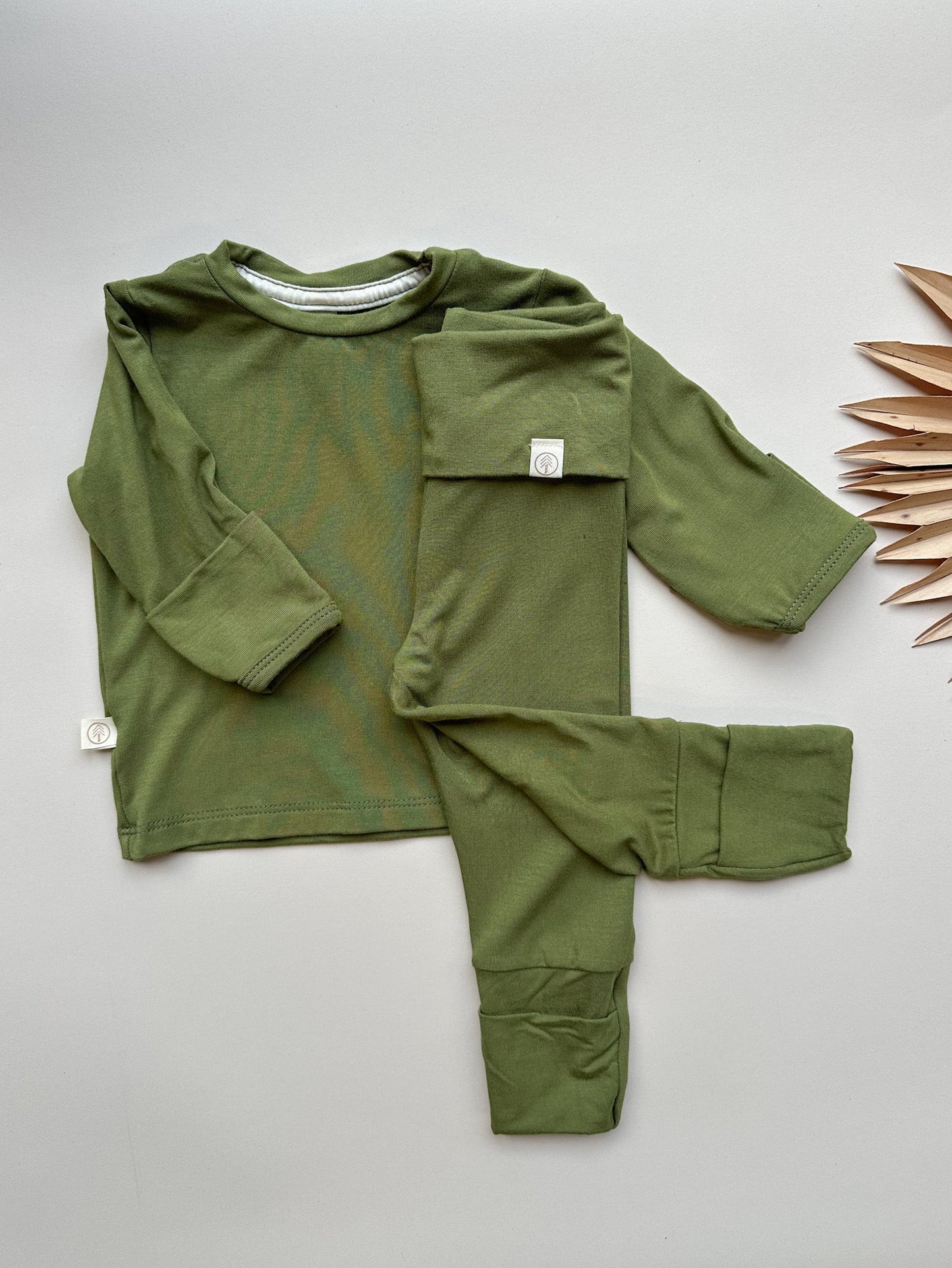 0/3m, 3/6m | Long Sleeve Crew Neck Tee with Mittens | Baby & Toddler | Luxury Bamboo | Olive